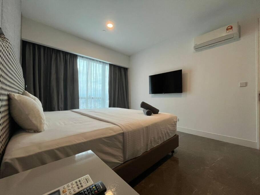 Facestyle Infinity Pool KLCC Smart TV Free WiFi Two Bedroom