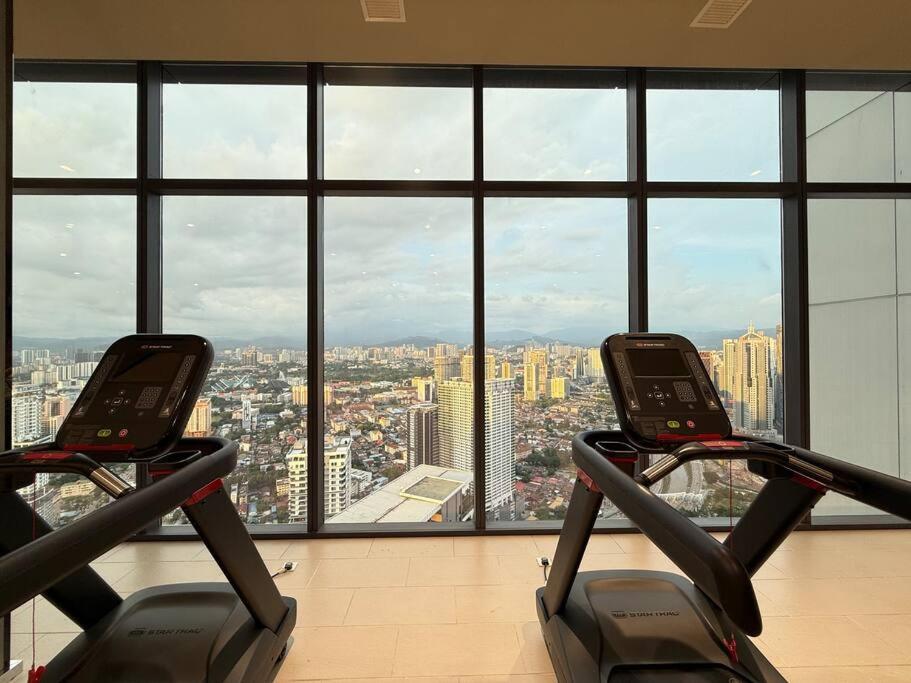 Facestyle Infinity Pool KLCC Smart TV Free WiFi Two Bedroom
