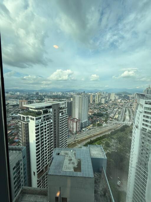 Facestyle Infinity Pool KLCC Smart TV Free WiFi Two Bedroom