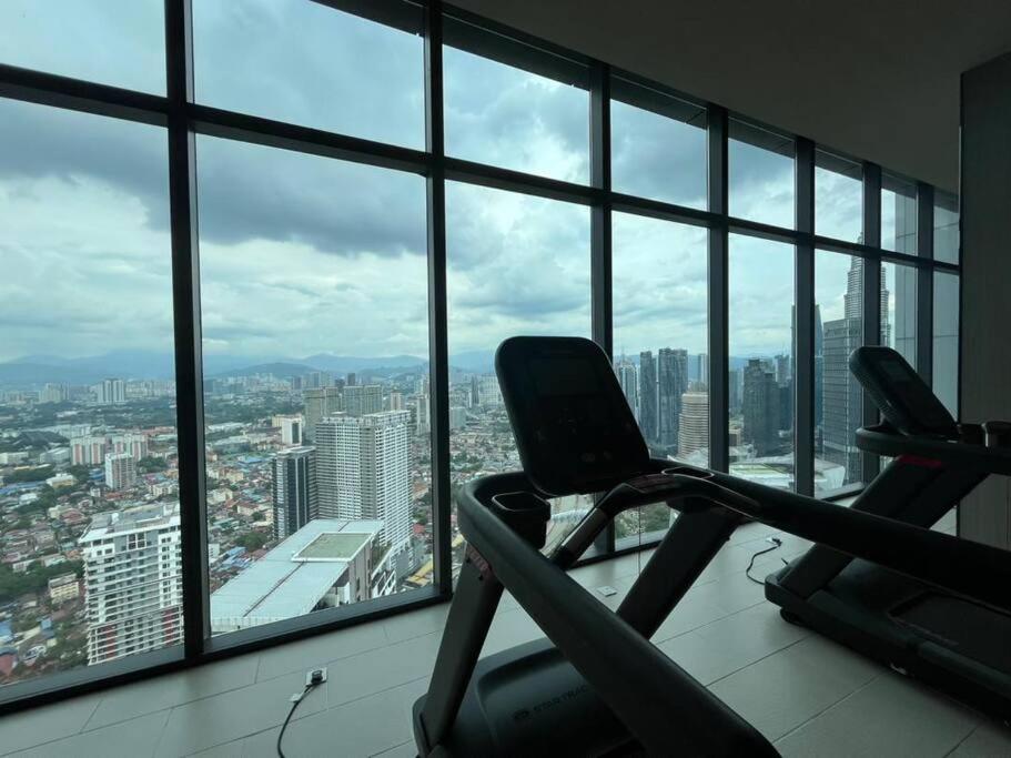 Facestyle Infinity Pool KLCC Smart TV Free WiFi Two Bedroom