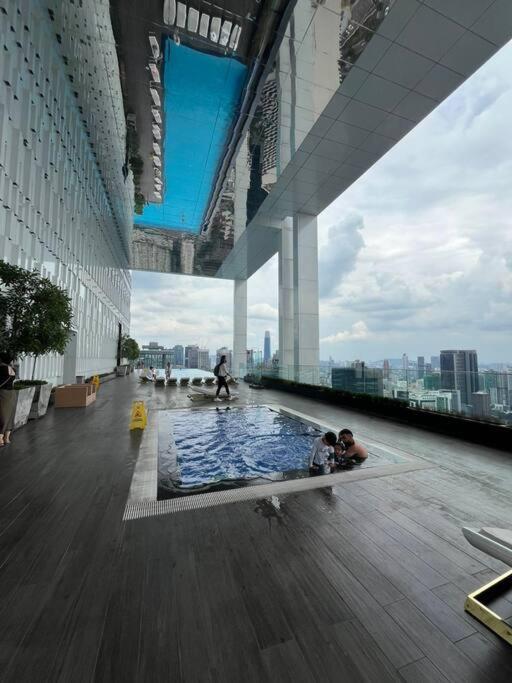 Facestyle Infinity Pool KLCC Smart TV Free WiFi Two Bedroom