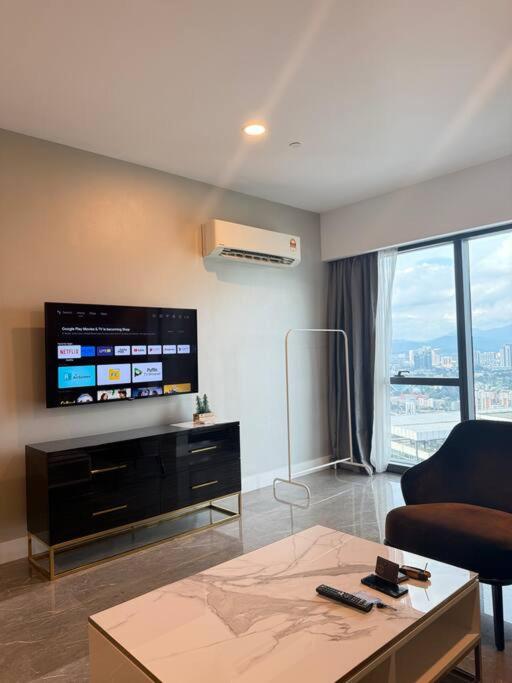 Facestyle Infinity Pool KLCC Smart TV Free WiFi Two Bedroom