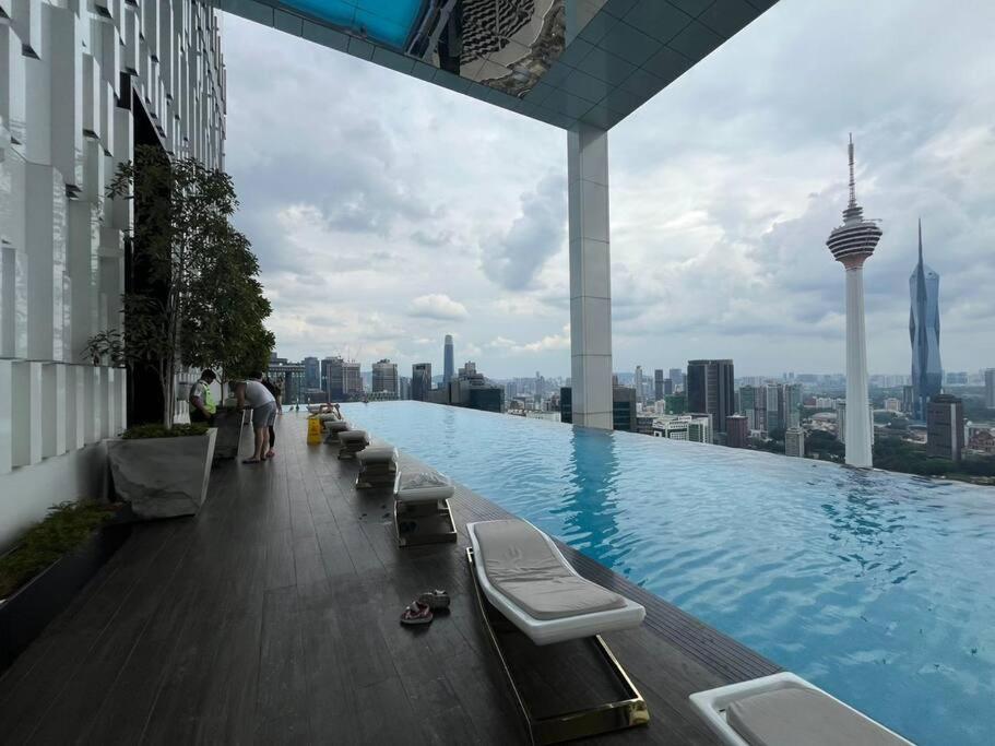 Facestyle Infinity Pool KLCC Smart TV Free WiFi Two Bedroom