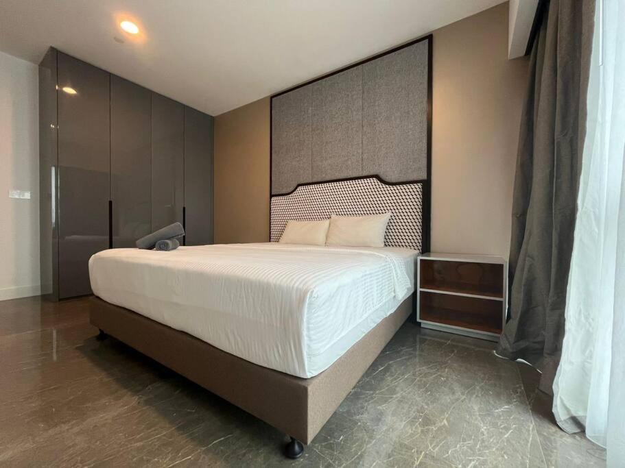 Facestyle Infinity Pool KLCC Smart TV Free WiFi Two Bedroom