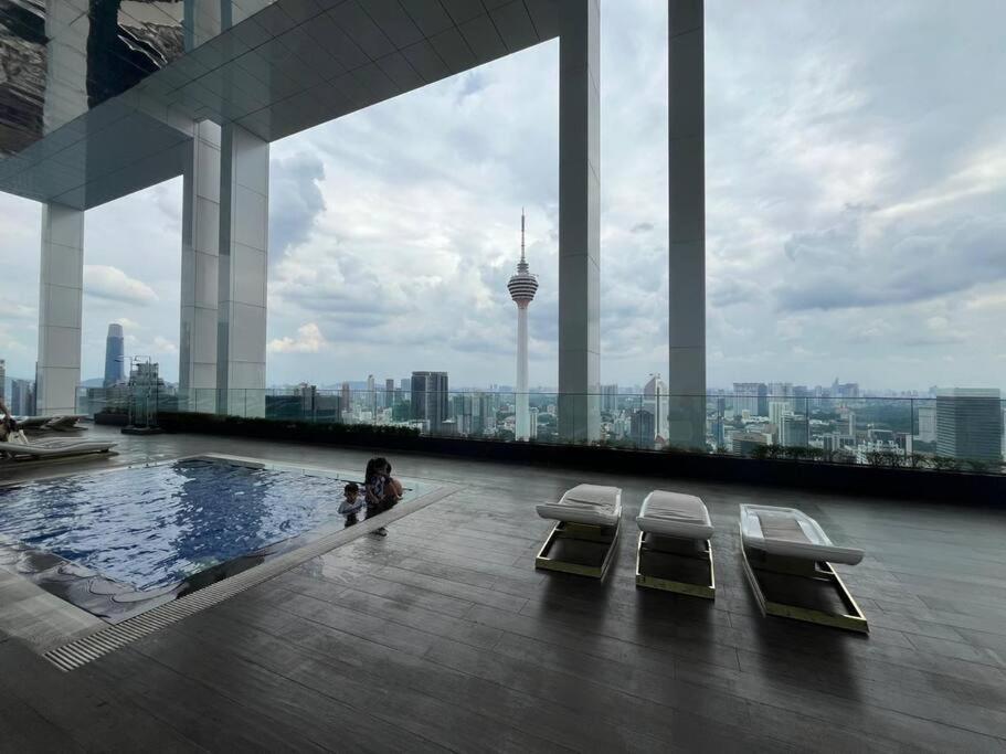 Facestyle Infinity Pool KLCC Smart TV Free WiFi Two Bedroom