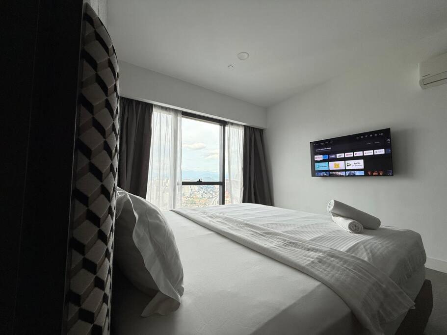 Facestyle Infinity Pool KLCC Smart TV Free WiFi Two Bedroom
