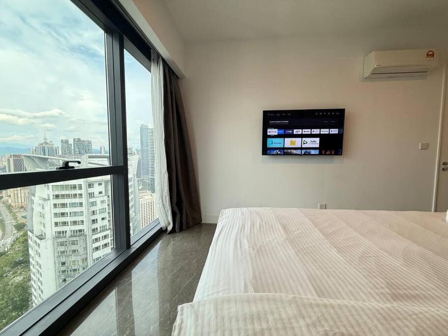 Facestyle Infinity Pool KLCC Smart TV Free WiFi Two Bedroom