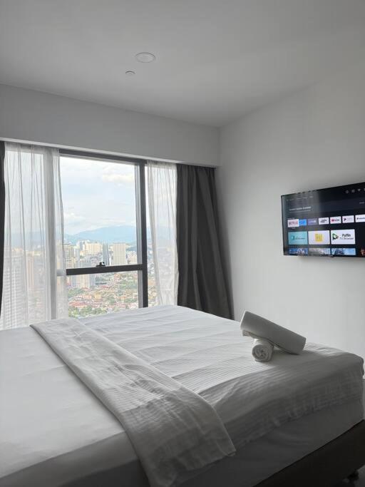 Facestyle Infinity Pool KLCC Smart TV Free WiFi Two Bedroom
