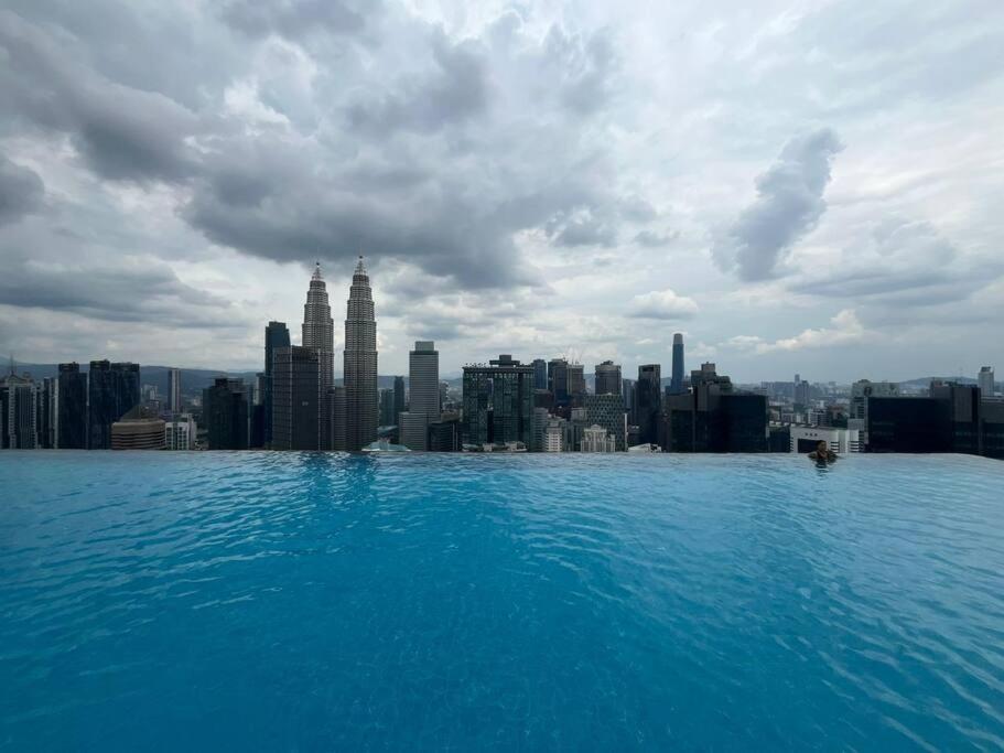 Facestyle Infinity Pool KLCC Smart TV Free WiFi Two Bedroom