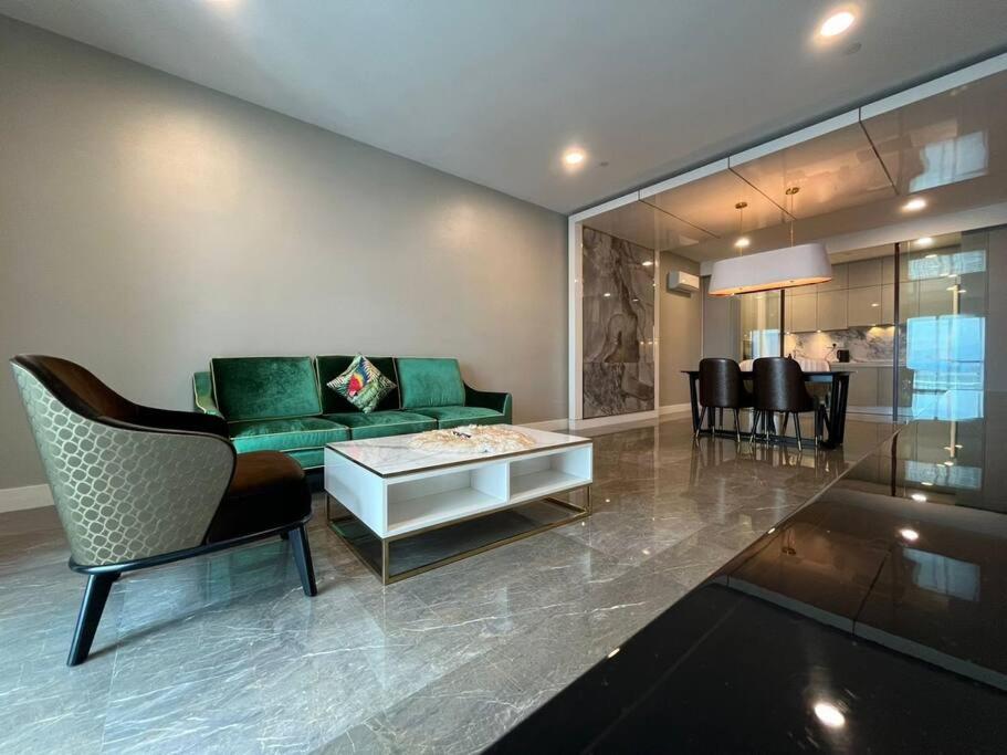 Facestyle Infinity Pool KLCC Smart TV Free WiFi Two Bedroom