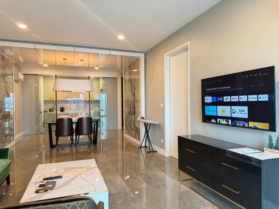 Facestyle Infinity Pool KLCC Smart TV Free WiFi Two Bedroom