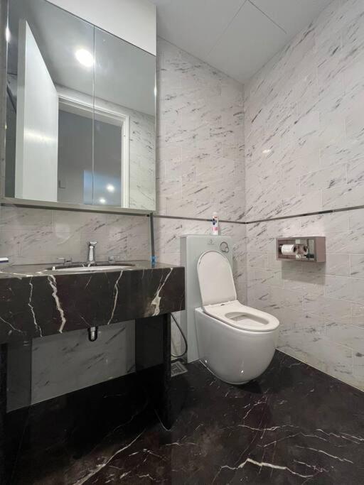 Facestyle Infinity Pool KLCC Smart TV Free WiFi Two Bedroom