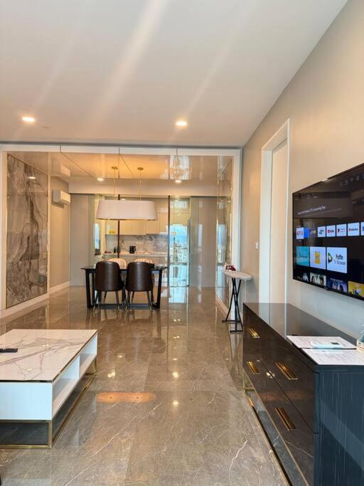 Facestyle Infinity Pool KLCC Smart TV Free WiFi Two Bedroom