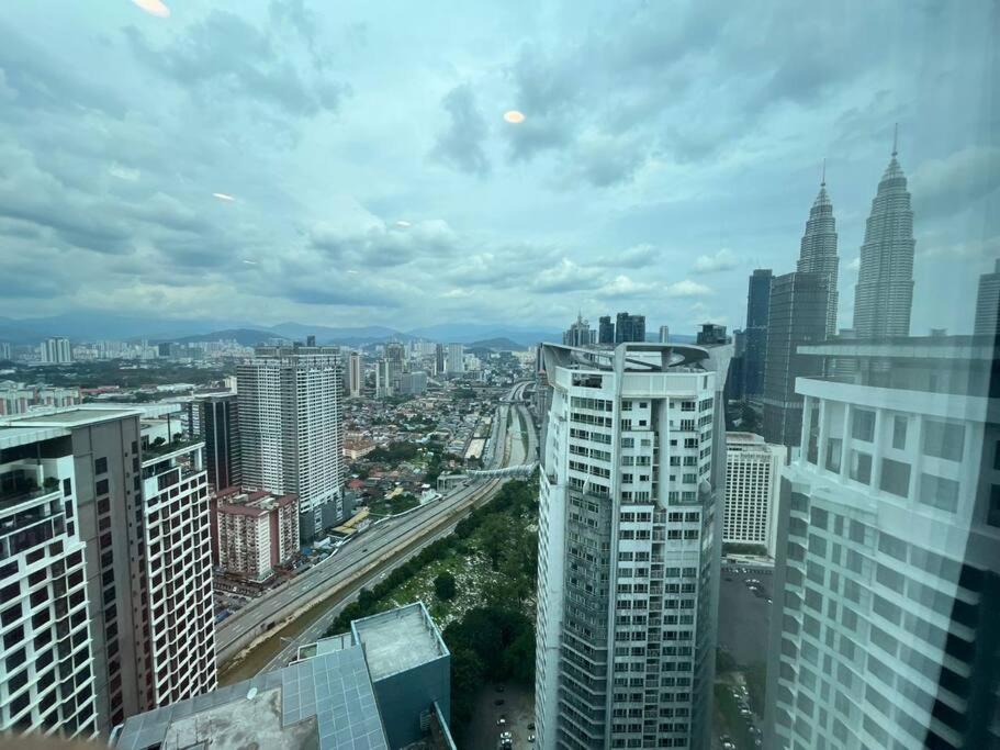 Facestyle Infinity Pool KLCC Smart TV Free WiFi Two Bedroom