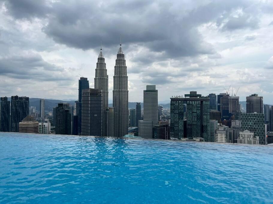 Facestyle Infinity Pool KLCC Smart TV Free WiFi Two Bedroom