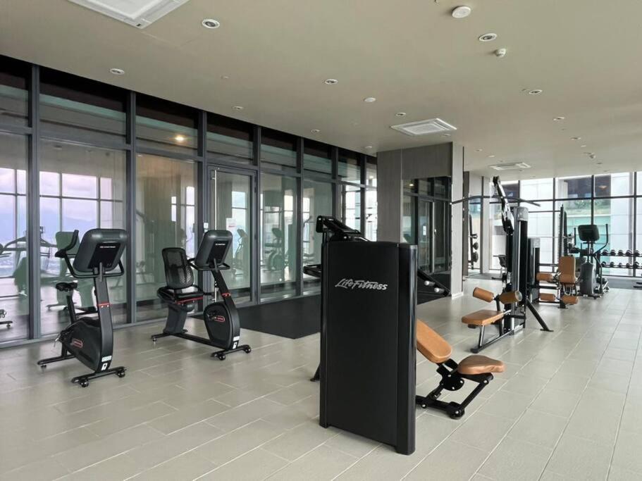 Facestyle Infinity Pool KLCC Smart TV Free WiFi Two Bedroom