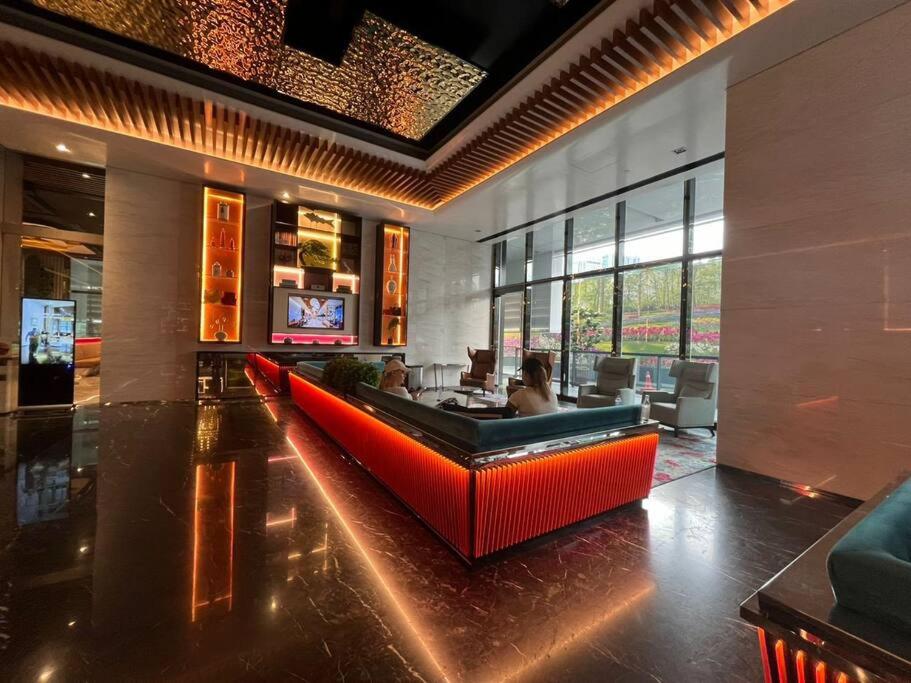 Facestyle Infinity Pool KLCC Smart TV Free WiFi Two Bedroom