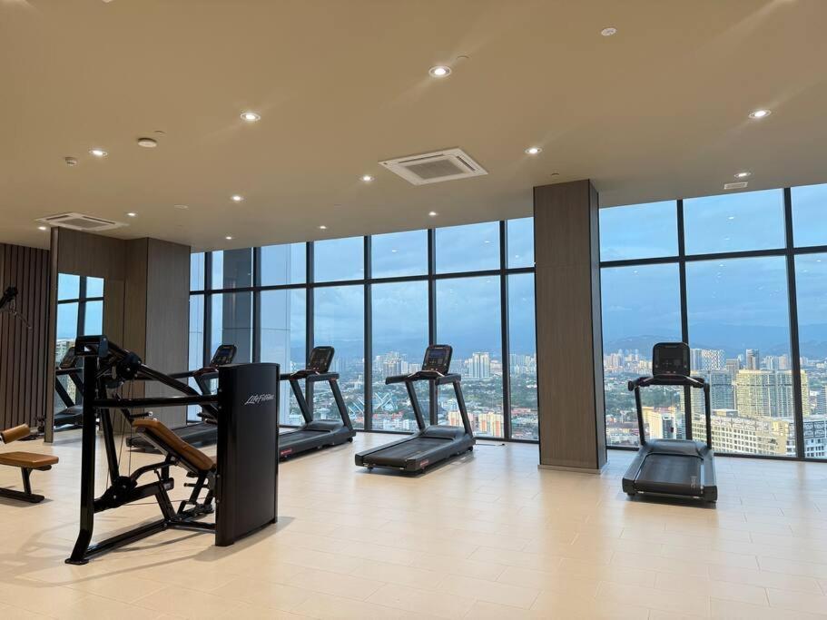 Facestyle Infinity Pool KLCC Smart TV Free WiFi Two Bedroom