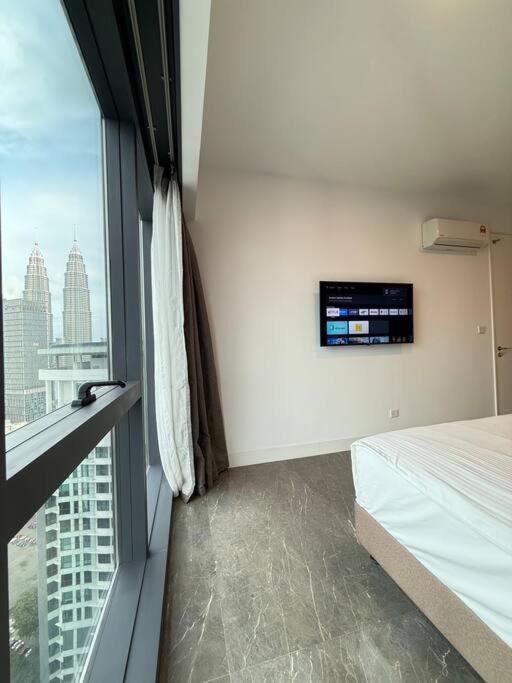 Facestyle Infinity Pool KLCC Smart TV Free WiFi Two Bedroom