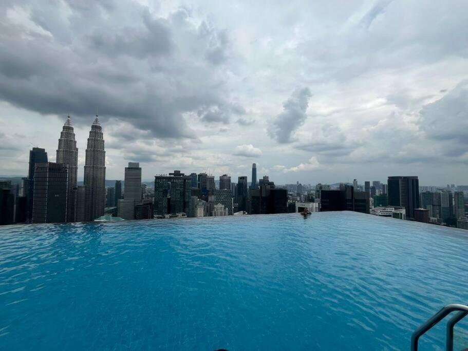 Facestyle Infinity Pool KLCC Smart TV Free WiFi Two Bedroom