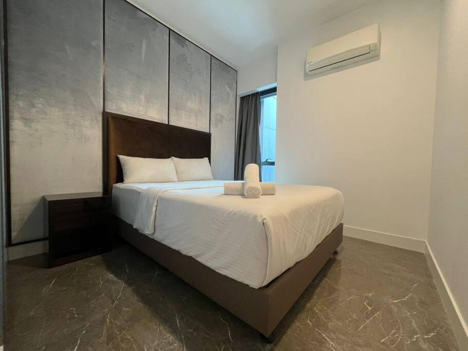 Facestyle Infinity Pool KLCC Smart TV Free WiFi Two Bedroom