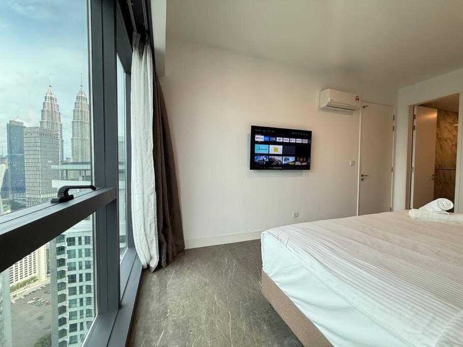 Facestyle Infinity Pool KLCC Smart TV Free WiFi Two Bedroom
