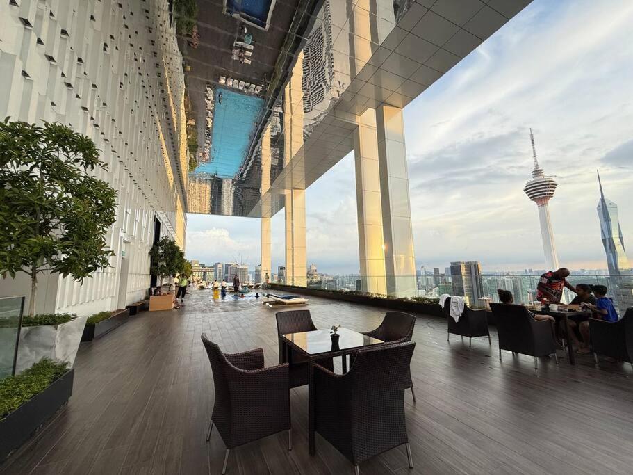 Facestyle Infinity Pool KLCC Smart TV Free WiFi Two Bedroom