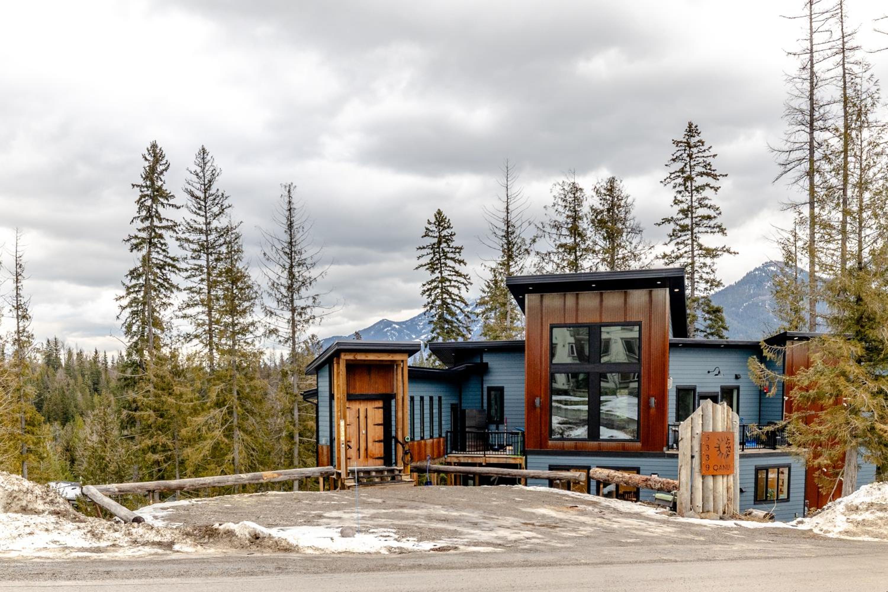 Ski in Ski Out with Huge Game Room and Hot Tub