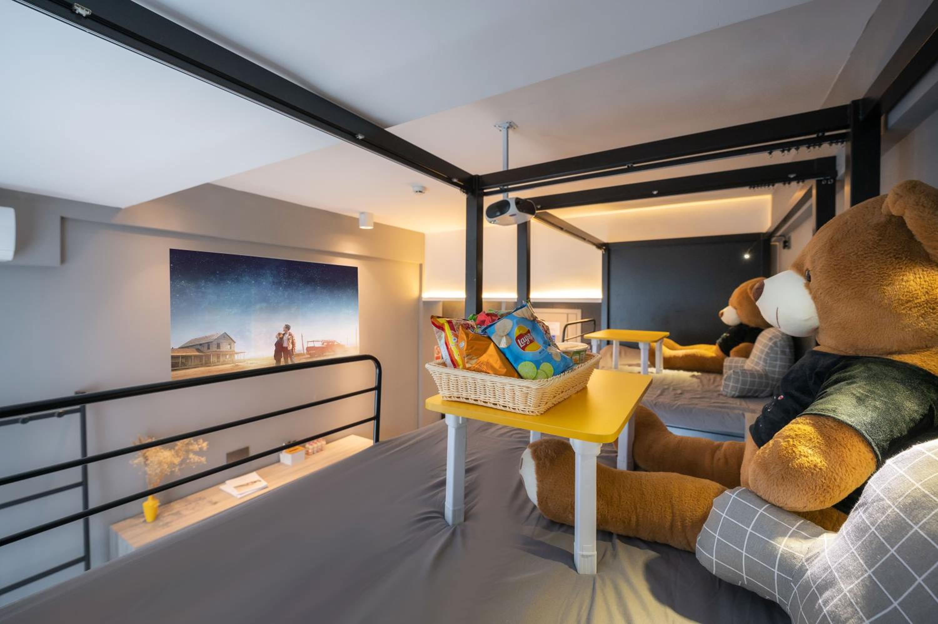 Guilin Yangshuo Emoji Youth Hostel West Street Li River Yulong River Yangshuo Park Activities