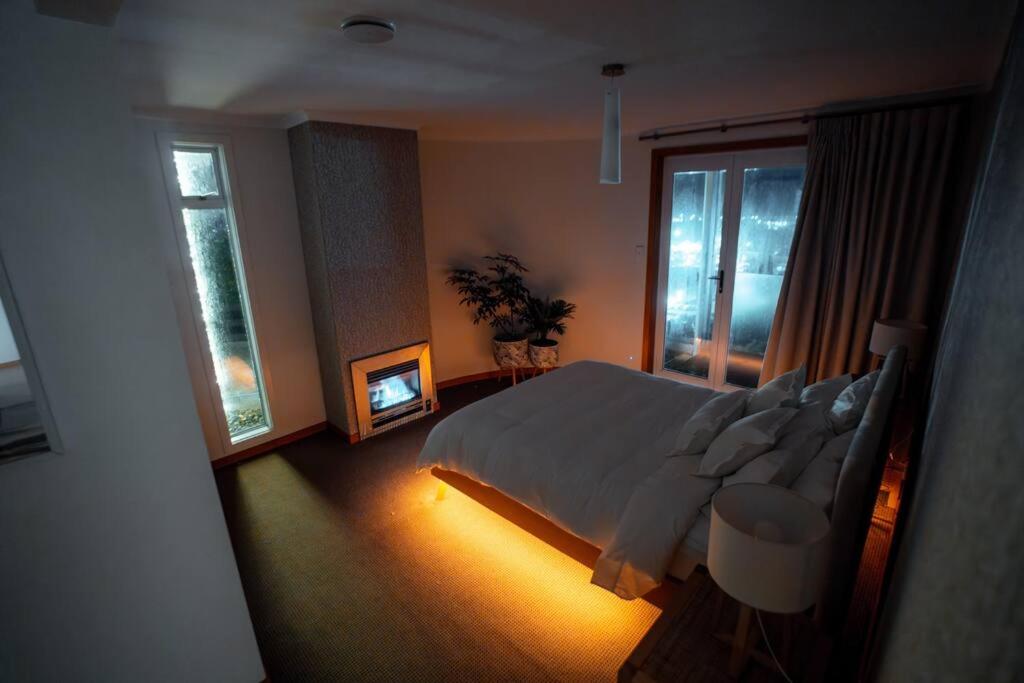 Hilltop Escape - Spa & Views view 3