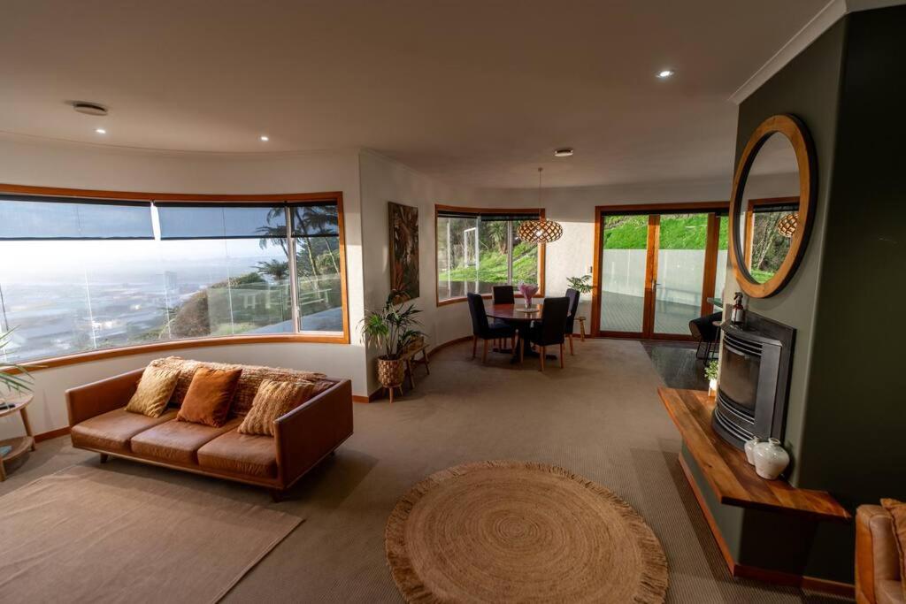 Hilltop Escape - Spa & Views view 5