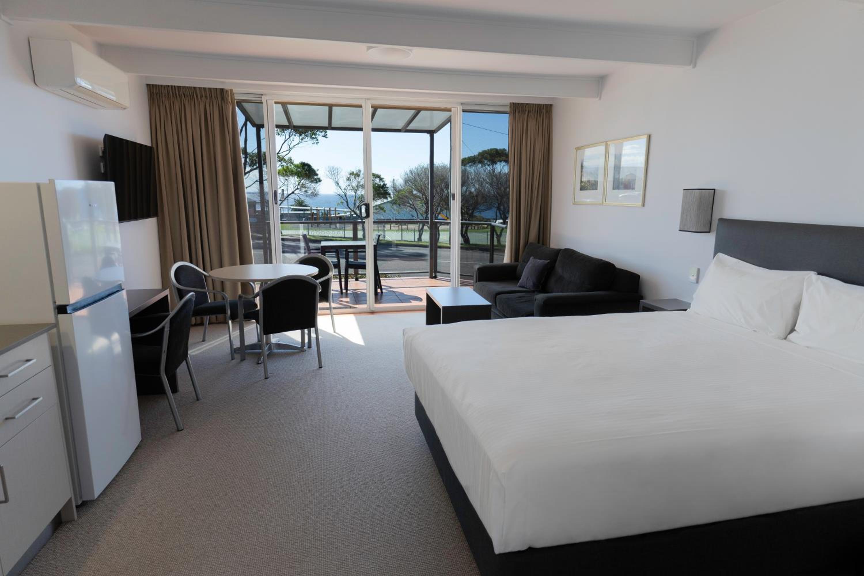 Amooran Oceanside Apartments and Motel