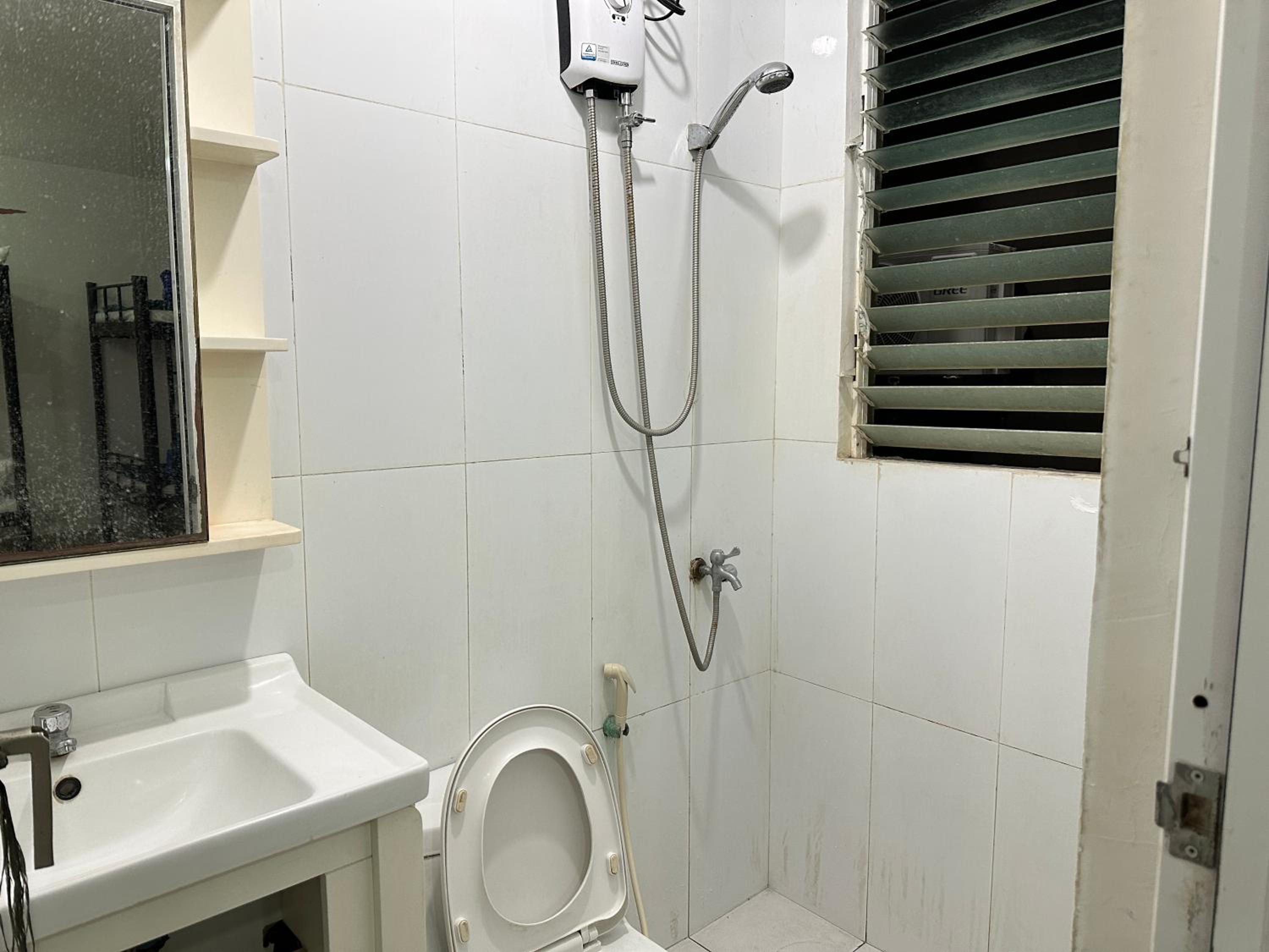 Mabolo 206 Shared Room near IT Park view 2