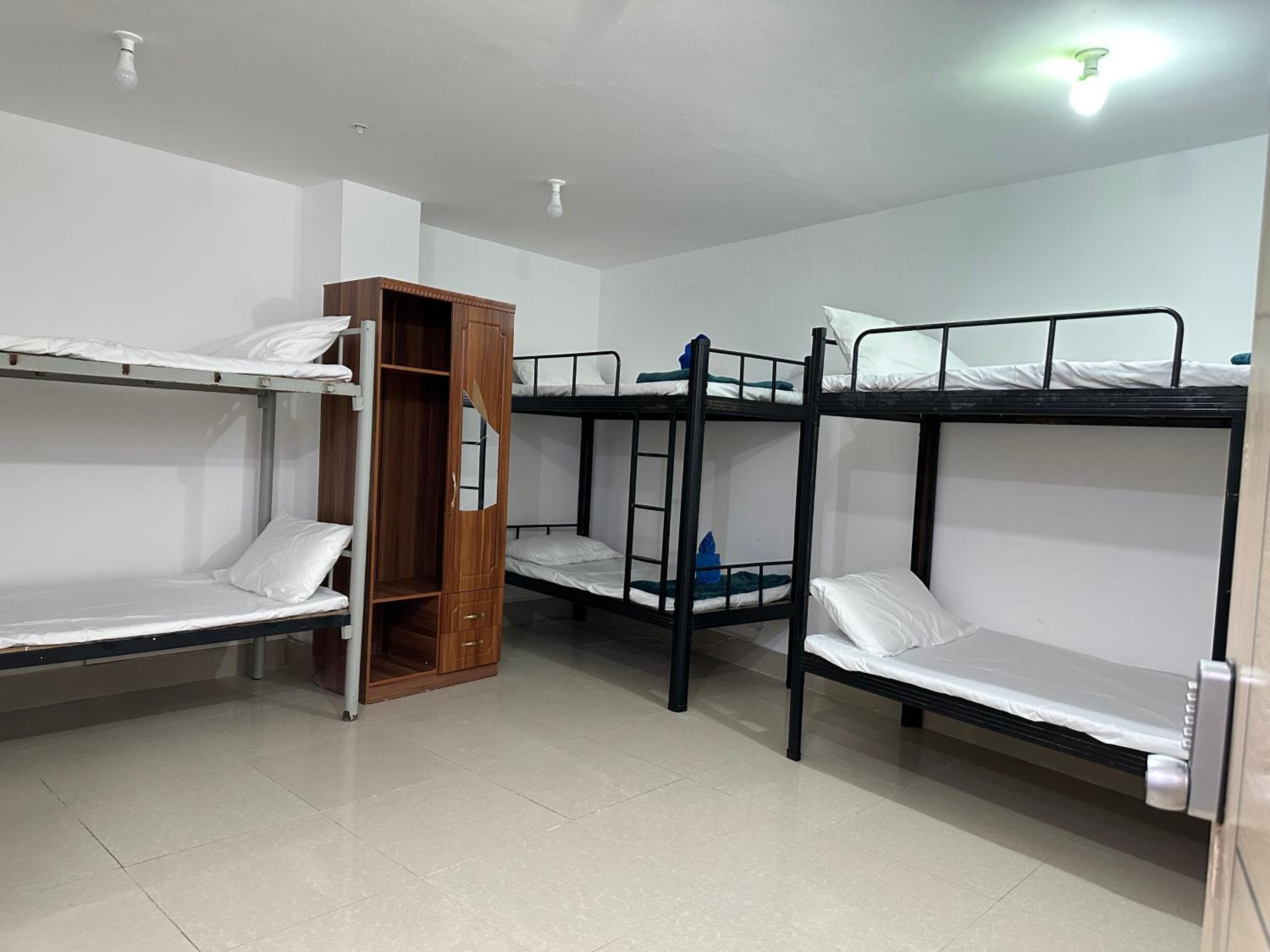 Mabolo 206 Shared Room near IT Park view 5