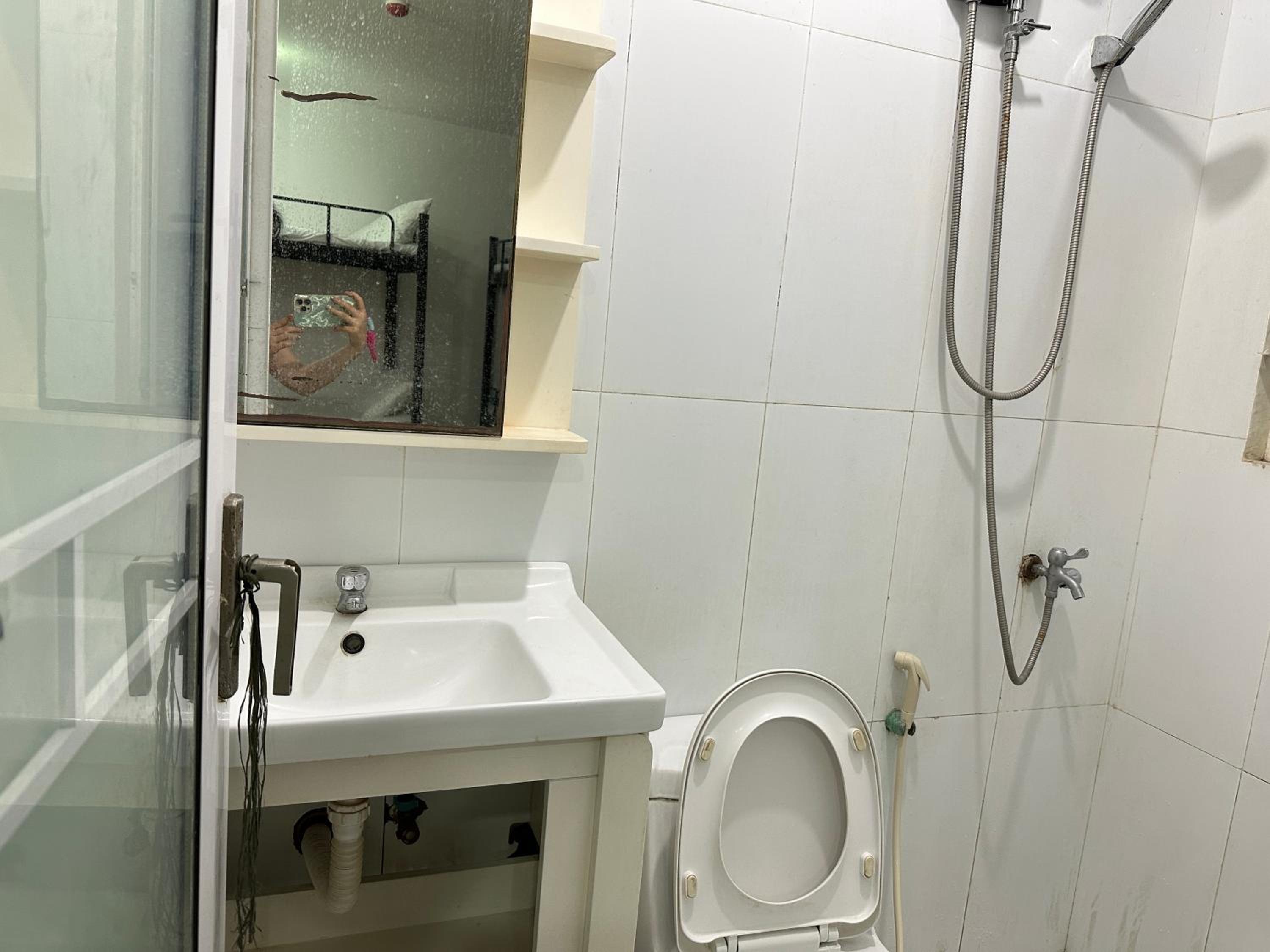 Mabolo 206 Shared Room near IT Park view 3