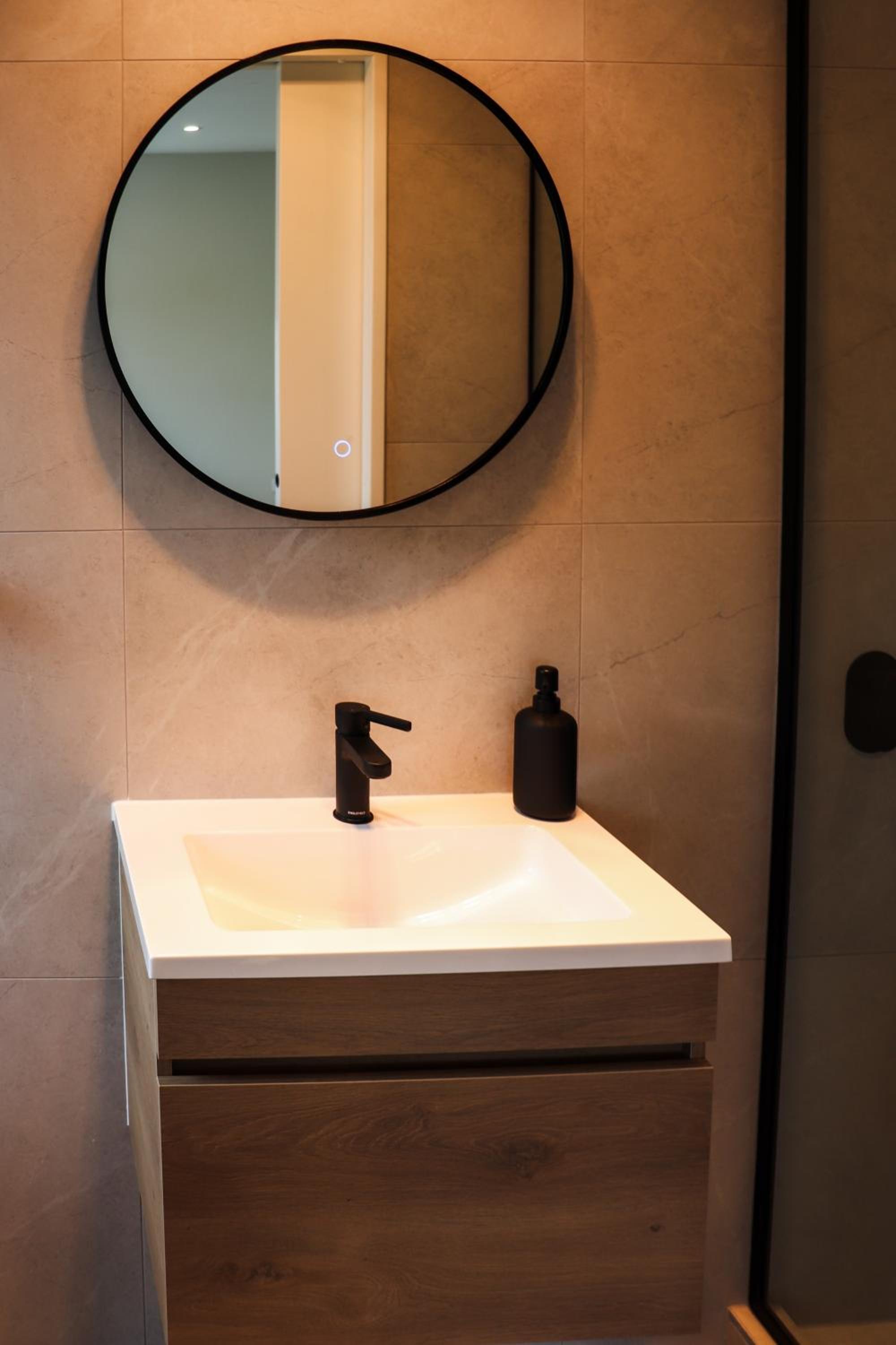 Large Bedroom with Private Bathroom Plus Shared Kitchen and Amenities view 5