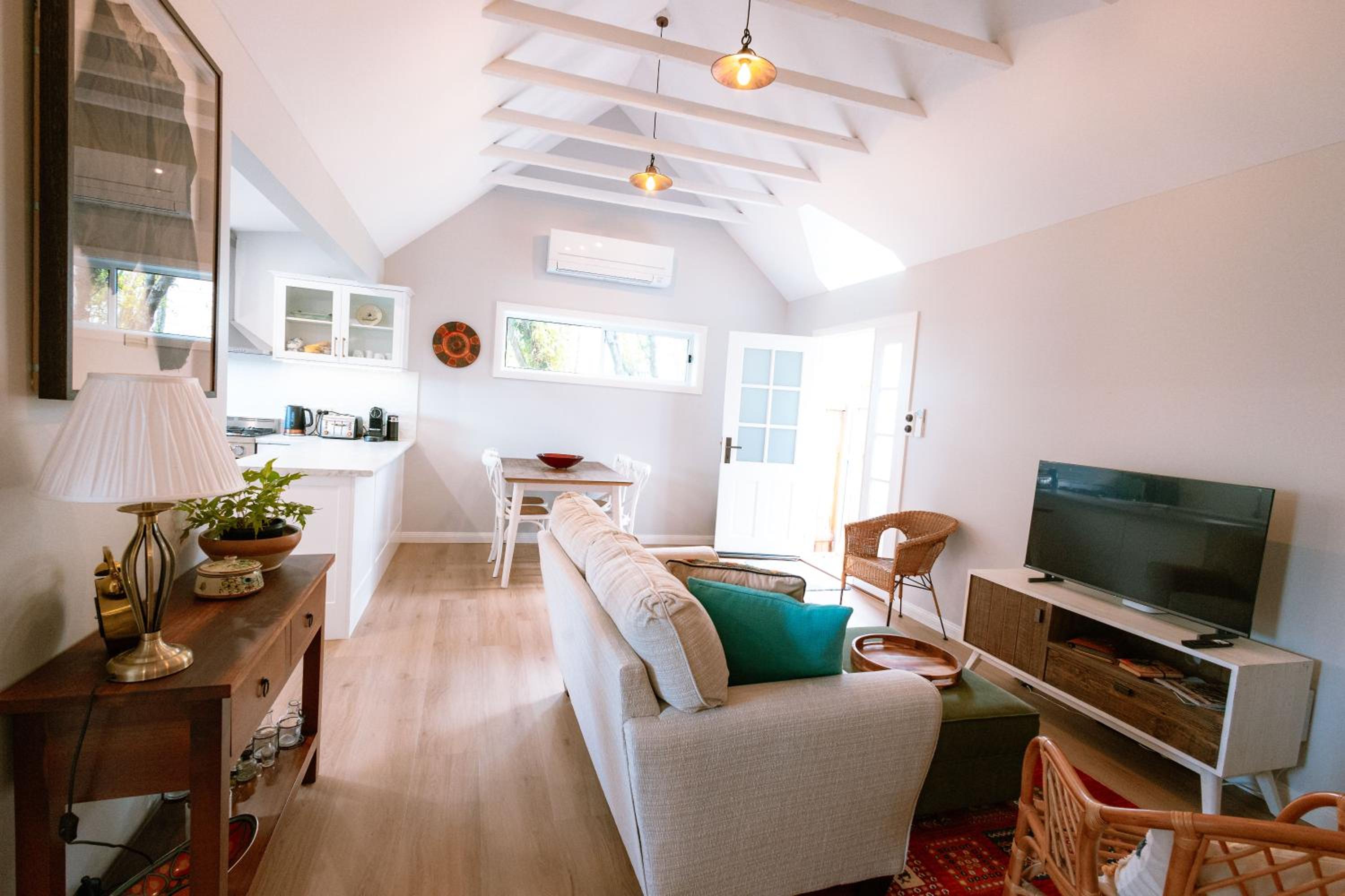 Newly Renovated 100 Year Old Bliss Cottage - Adaline