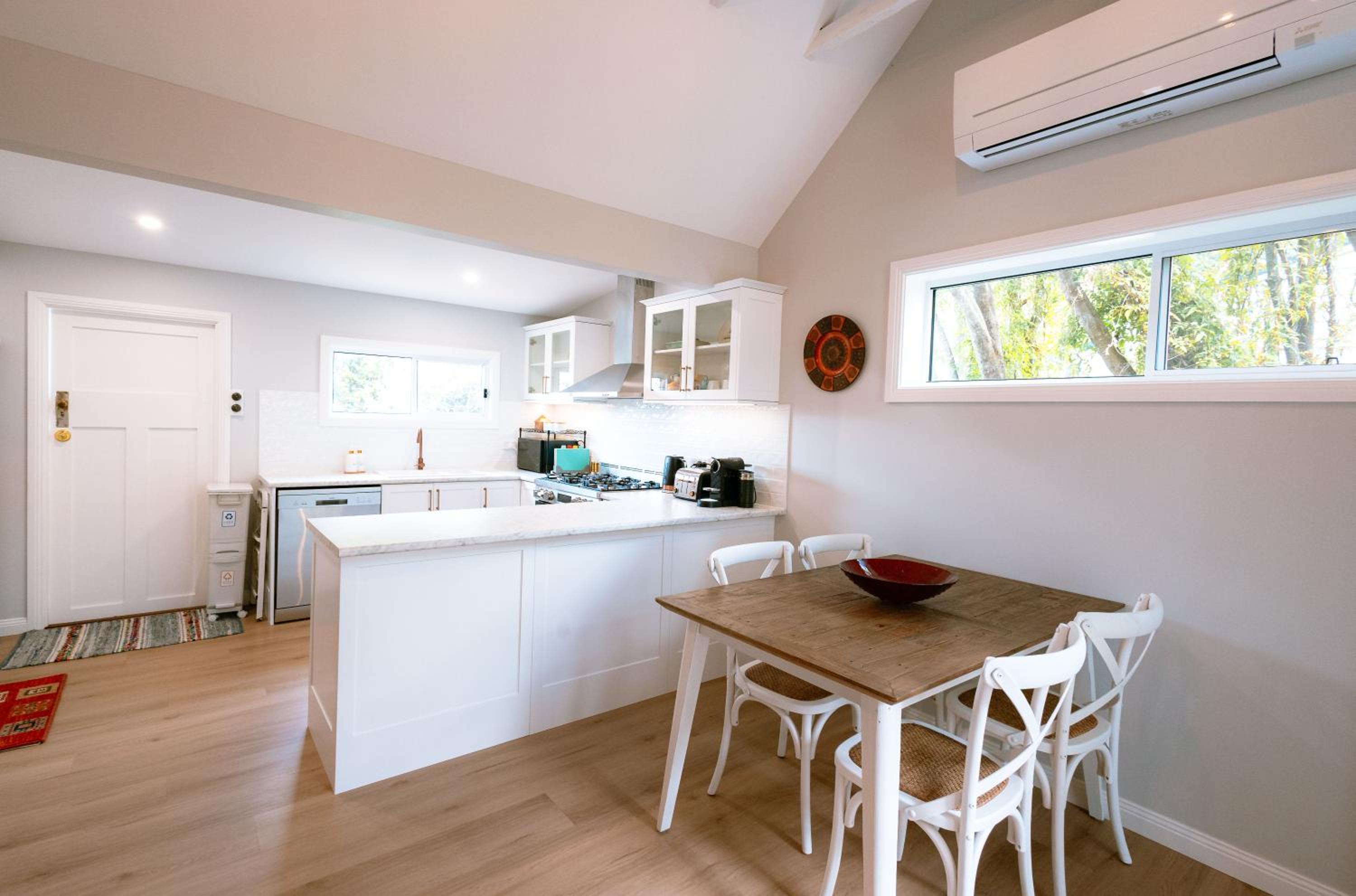 Newly Renovated 100 Year Old Bliss Cottage - Adaline