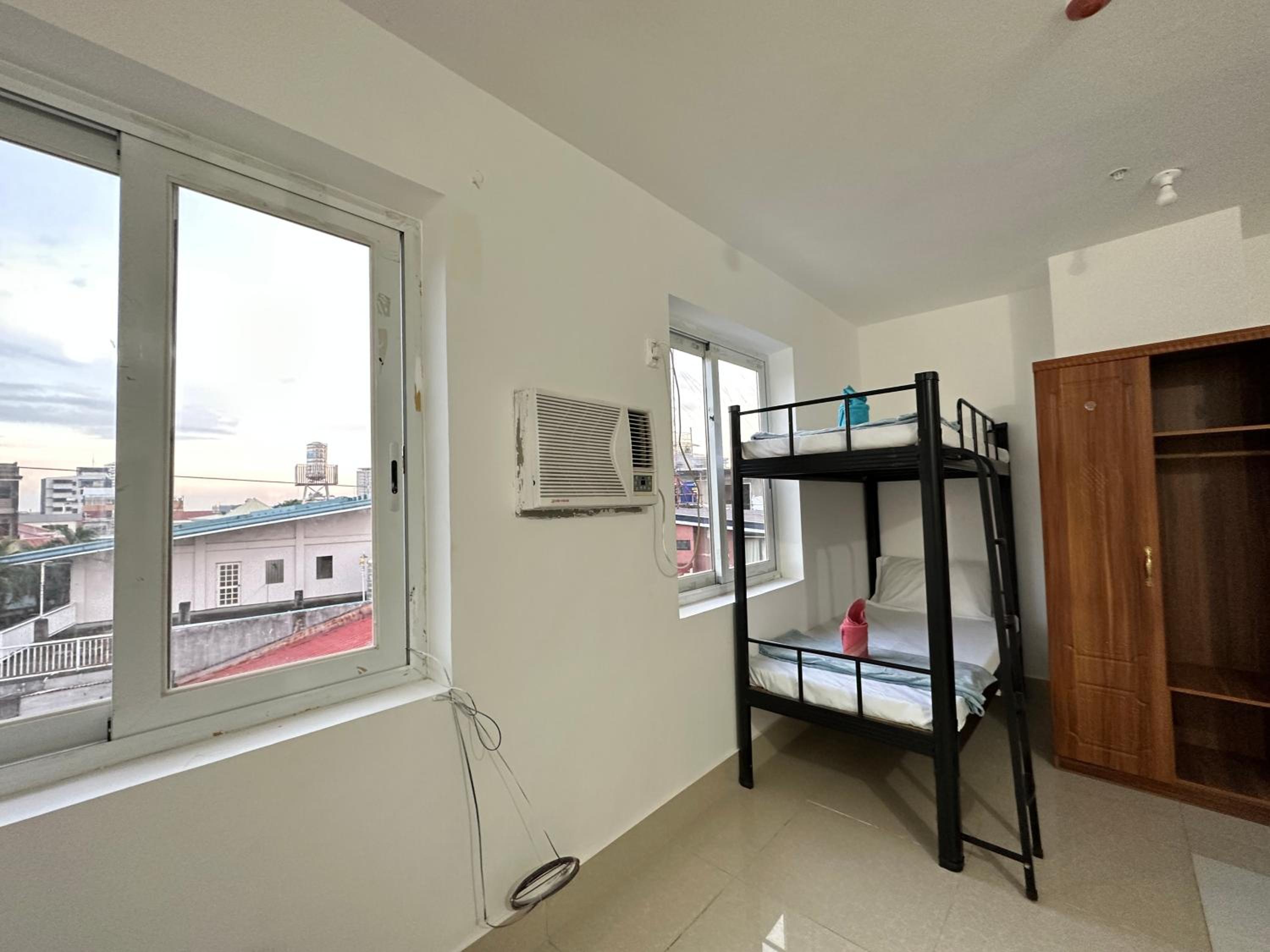 Mabolo 302 Family Room near IT Park view 2