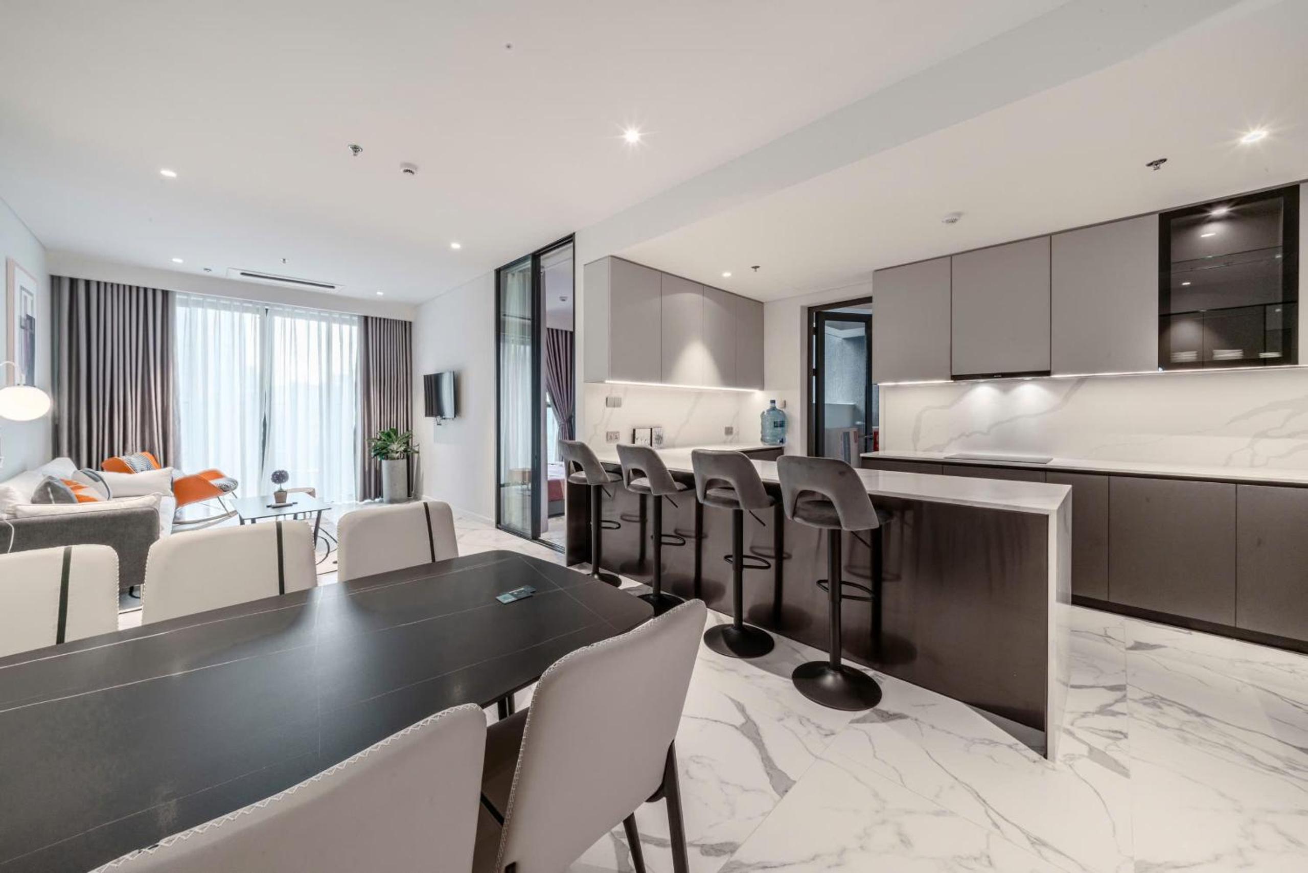 Metropole Thu Thiem - Luna Apartment - Chic, Unbeatable LOCATION, Great Value!!!
