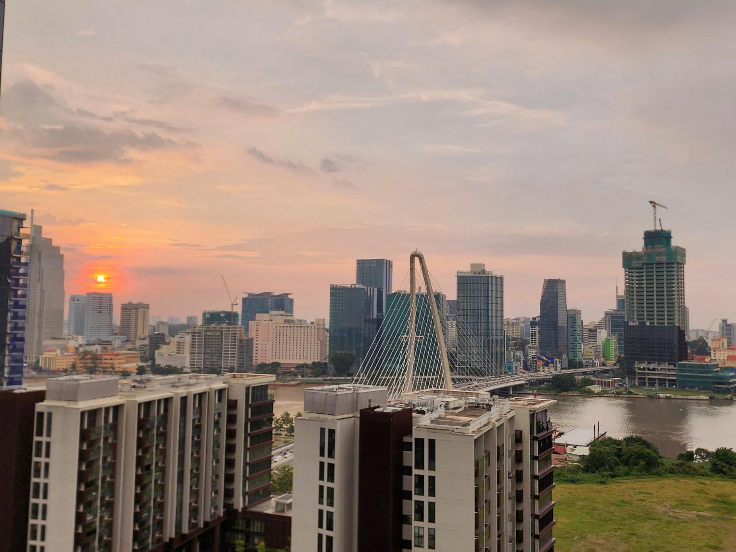 Metropole Thu Thiem - Luna Apartment - Chic, Unbeatable LOCATION, Great Value!!!