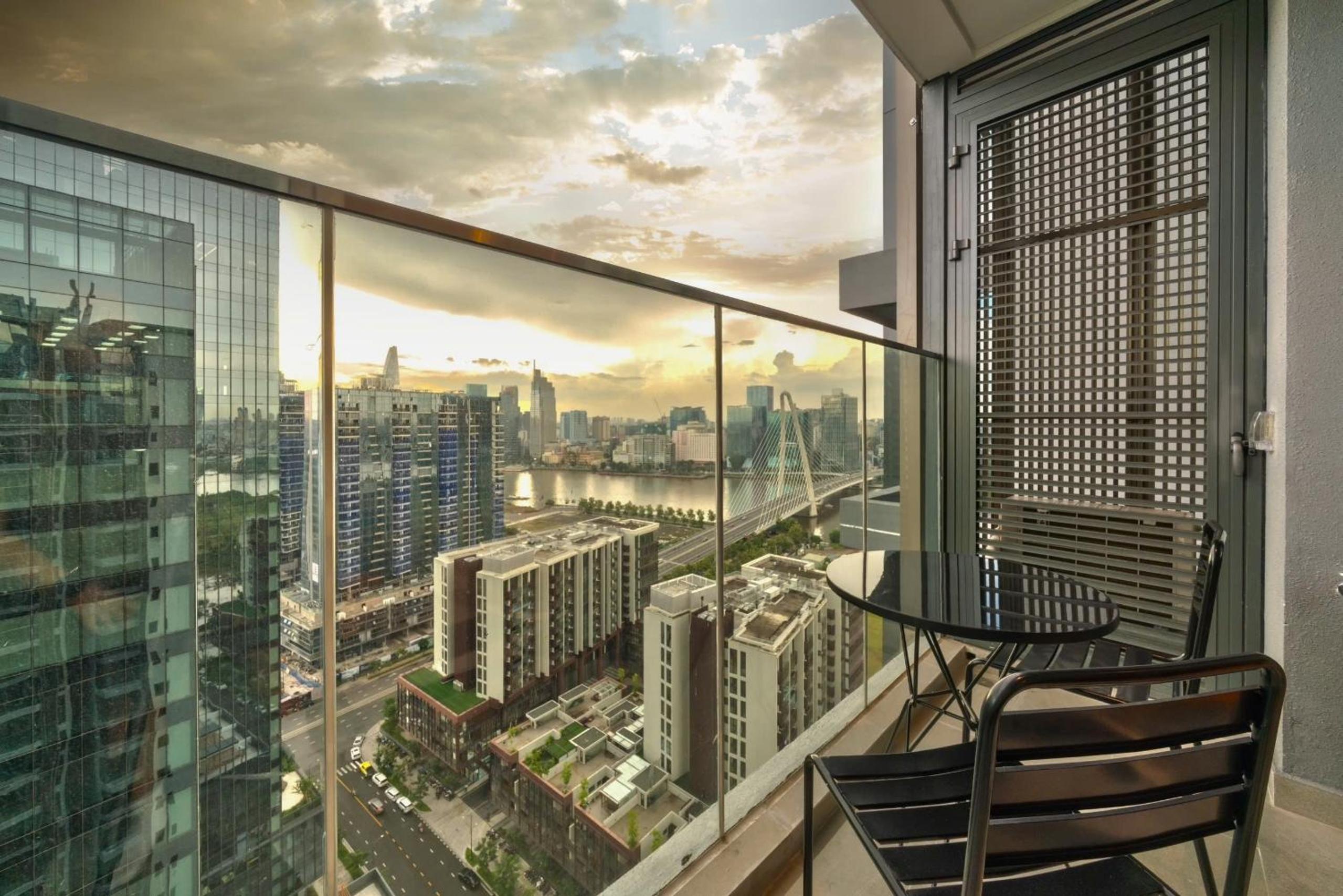 Metropole Thu Thiem - Luna Apartment - Chic, Unbeatable LOCATION, Great Value!!!
