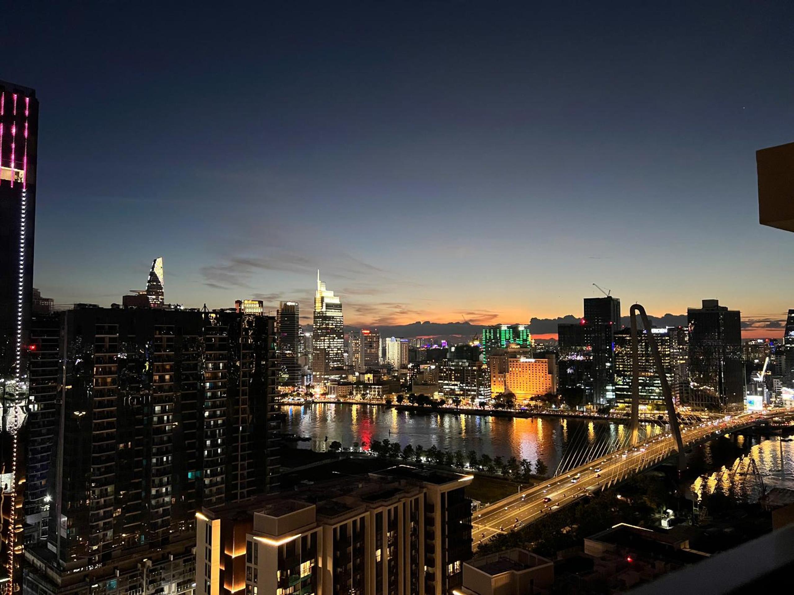 Metropole Thu Thiem - Luna Apartment - Chic, Unbeatable LOCATION, Great Value!!!