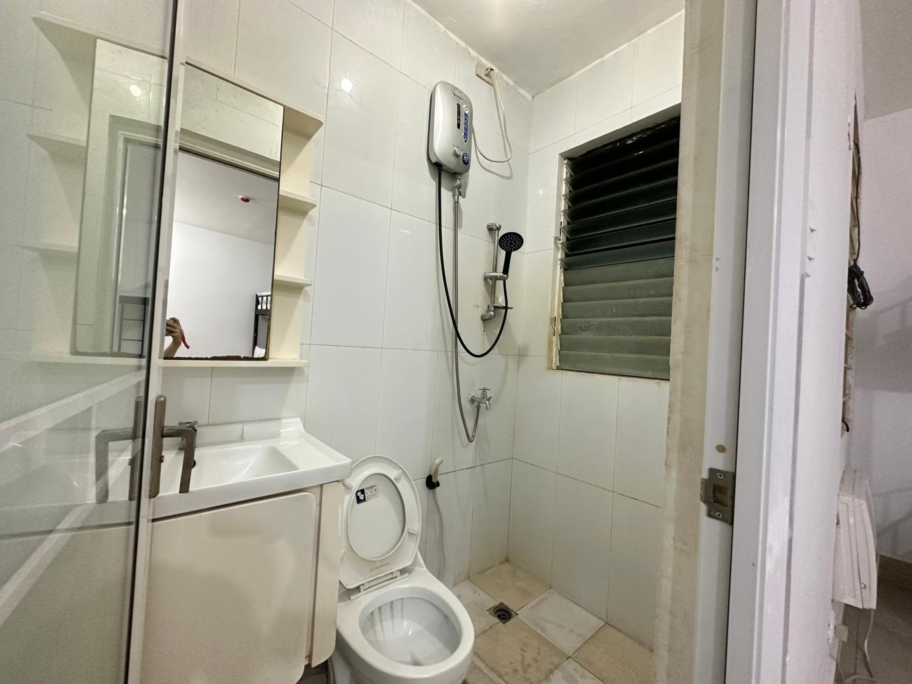 Mabolo 306 Shared Room near IT Park view 2