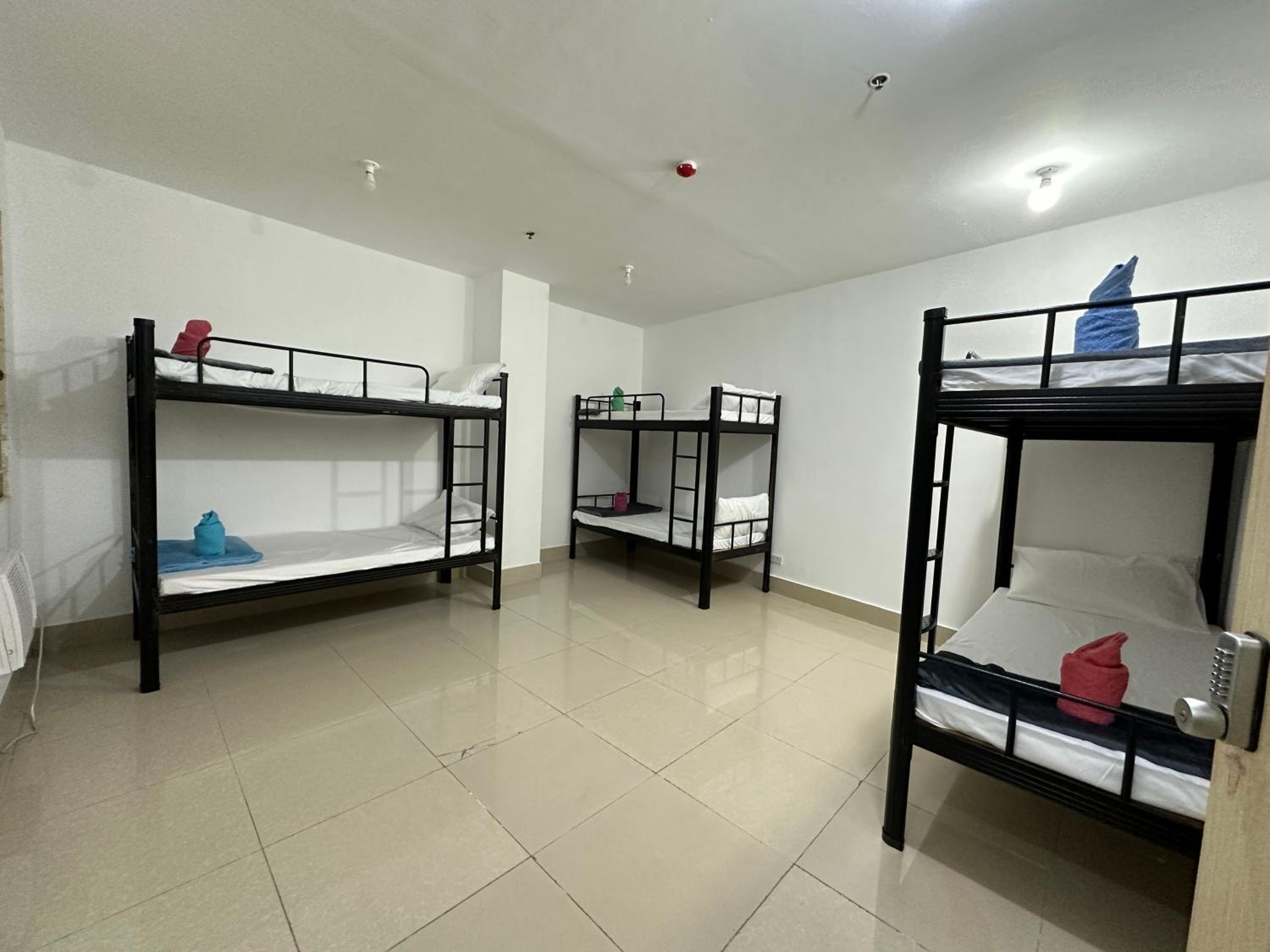 Mabolo 306 Shared Room near IT Park view 5