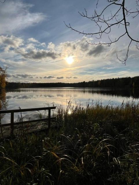 Järvenrantamökki Nurmijärvellä, Villa Rauha