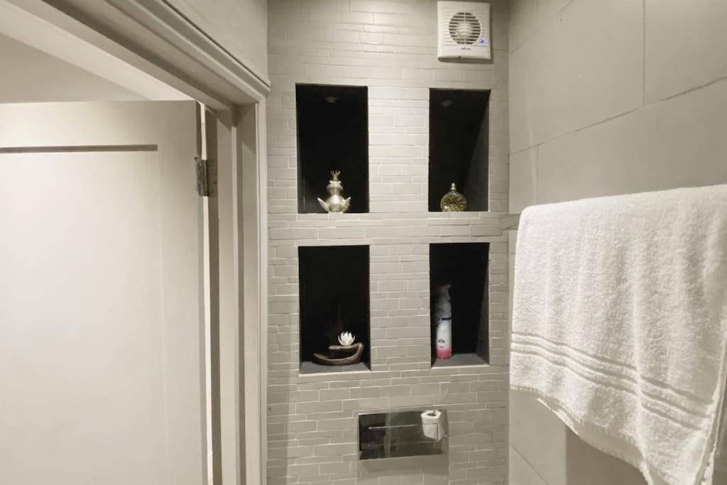 Stunning Modern 2-Floor House with 3 Ensuite Rooms