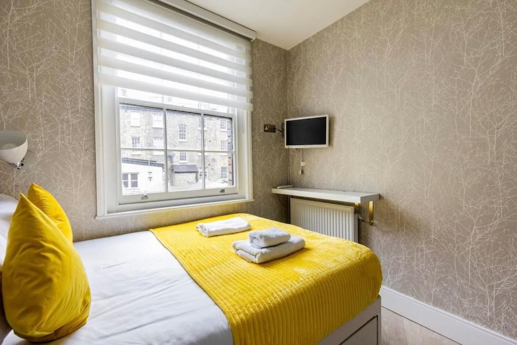 Stunning Modern 2-Floor House with 3 Ensuite Rooms