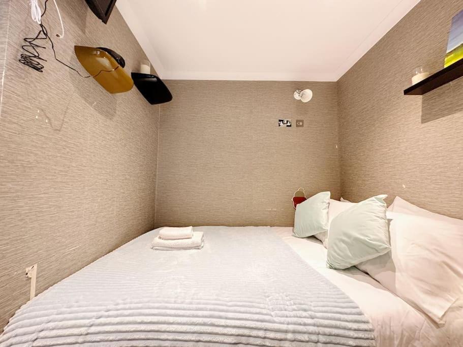 Stunning Modern 2-Floor House with 3 Ensuite Rooms