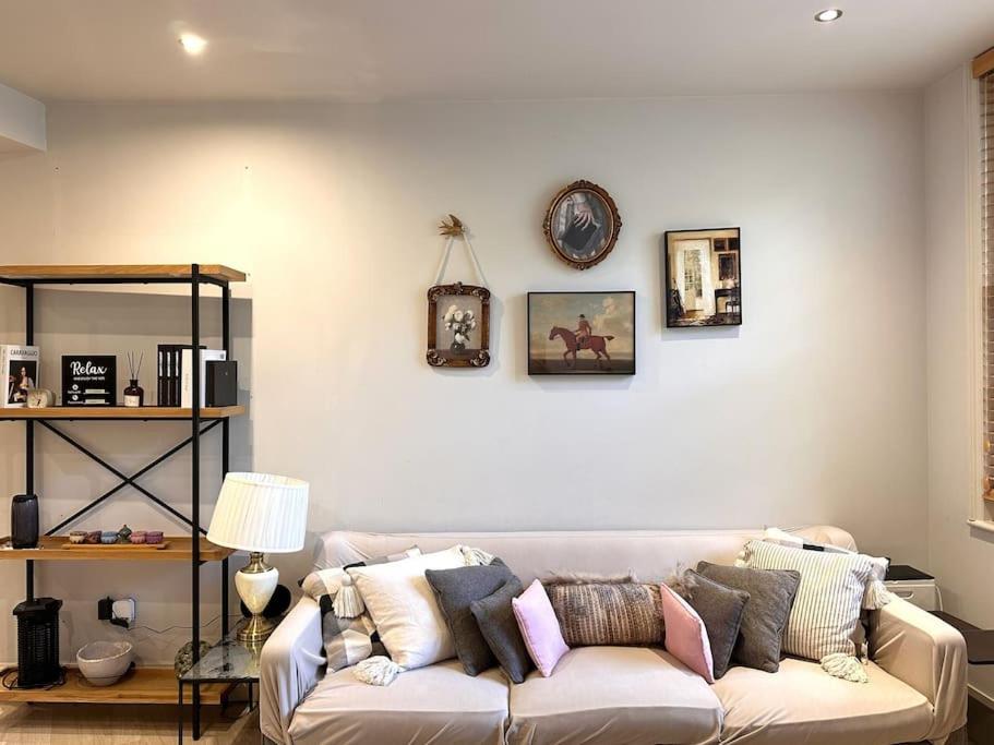 Stunning Modern 2-Floor House with 3 Ensuite Rooms